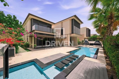 Villa in Dubai Hills Estate, Dubai, UAE 4 bedrooms, 698.35 sq.m. № 743251 - photo 1