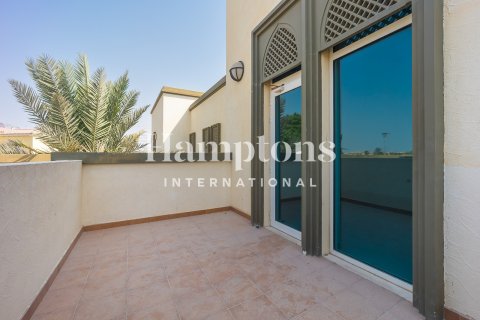 Villa in Jumeirah Park, Dubai, UAE 3 bedrooms, 336.95918100 sq.m. № 650980 - photo 1