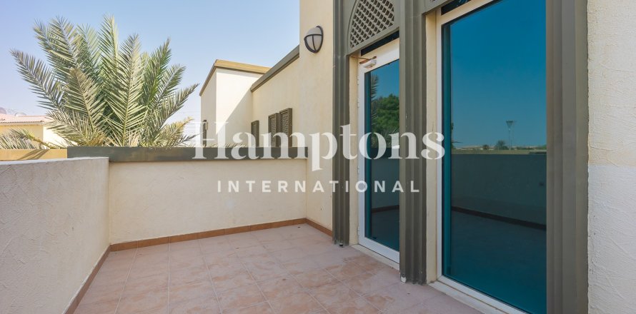 Villa in Jumeirah Park, Dubai, UAE 3 bedrooms, 336.959 sq.m. № 650980