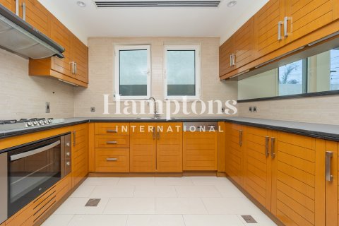 Villa in Jumeirah Park, Dubai, UAE 3 bedrooms, 336.95918100 sq.m. № 650980 - photo 2