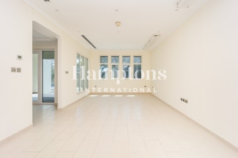 Villa in Jumeirah Park, Dubai, UAE 3 bedrooms, 336.95918100 sq.m. № 650980 - photo 10