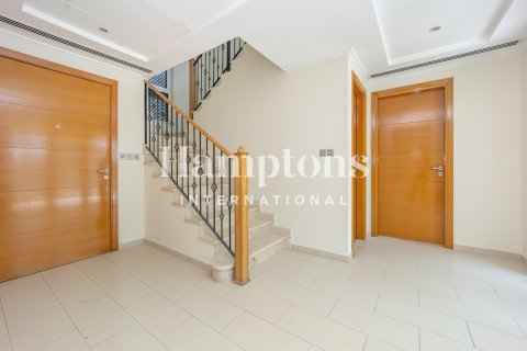 Villa in Jumeirah Park, Dubai, UAE 3 bedrooms, 336.95918100 sq.m. № 650980 - photo 12