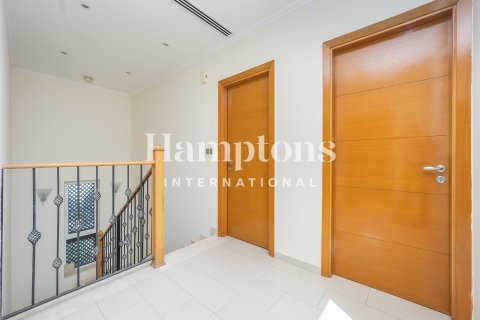 Villa in Jumeirah Park, Dubai, UAE 3 bedrooms, 336.95918100 sq.m. № 650980 - photo 18