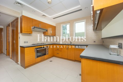 Villa in Jumeirah Park, Dubai, UAE 3 bedrooms, 336.95918100 sq.m. № 650980 - photo 4