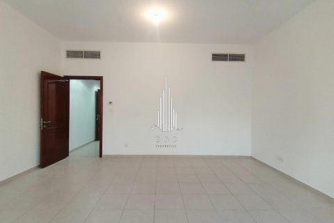 Villa in Abu Dhabi Gate City, UAE 4 bedrooms, 332.4 sq.m. № 572803 - photo 6