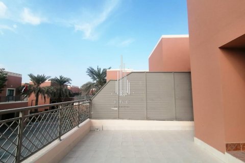 Villa in Abu Dhabi Gate City, UAE 4 bedrooms, 332.4 sq.m. № 572803 - photo 24