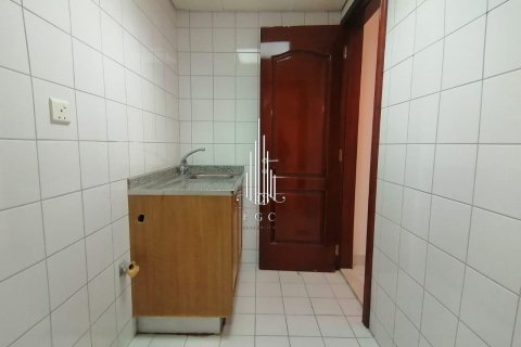 Villa in Abu Dhabi Gate City, UAE 4 bedrooms, 332.4 sq.m. № 572803 - photo 30