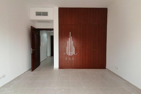 Villa in Abu Dhabi Gate City, UAE 4 bedrooms, 332.4 sq.m. № 572803 - photo 13