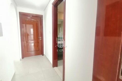 Villa in Abu Dhabi Gate City, UAE 4 bedrooms, 332.4 sq.m. № 572803 - photo 16