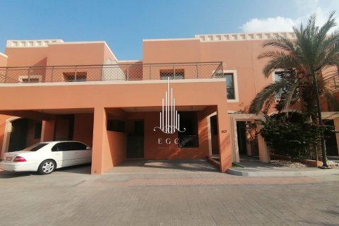 Villa in Abu Dhabi Gate City, UAE 4 bedrooms, 332.4 sq.m. № 572803 - photo 1