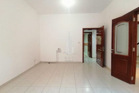 Villa in Abu Dhabi Gate City, UAE 4 bedrooms, 332.4 sq.m. № 572803 - photo 10