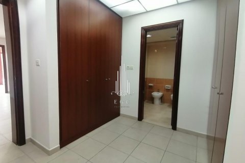 Villa in Abu Dhabi Gate City, UAE 4 bedrooms, 332.4 sq.m. № 572803 - photo 29