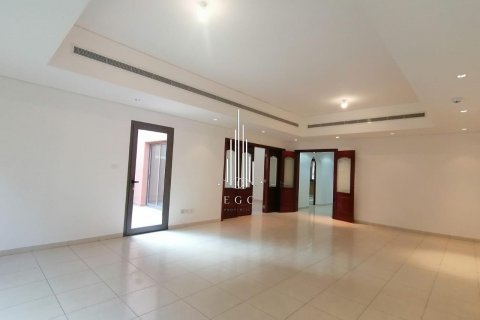 Villa in Abu Dhabi Gate City, UAE 4 bedrooms, 332.4 sq.m. № 572803 - photo 9