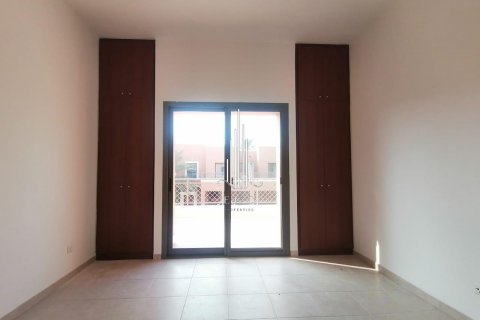 Villa in Abu Dhabi Gate City, UAE 4 bedrooms, 332.4 sq.m. № 572803 - photo 12