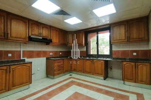Villa in Abu Dhabi Gate City, UAE 4 bedrooms, 332.4 sq.m. № 572803 - photo 27