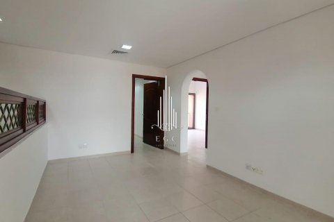 Villa in Abu Dhabi Gate City, UAE 4 bedrooms, 332.4 sq.m. № 572803 - photo 20