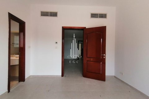 Villa in Abu Dhabi Gate City, UAE 4 bedrooms, 332.4 sq.m. № 572803 - photo 15