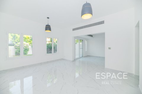 Villa The Lakes, Dubaijā, AAE 3 istabas, 234 m2 Nr. 650185 - attēls 1