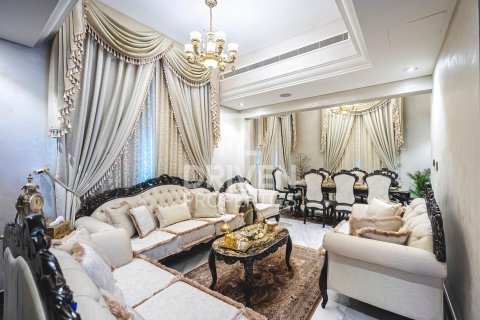 Villa en Dubai Sports City, Dubai, EAU 4 dormitorios, 350.71 m² № 743584