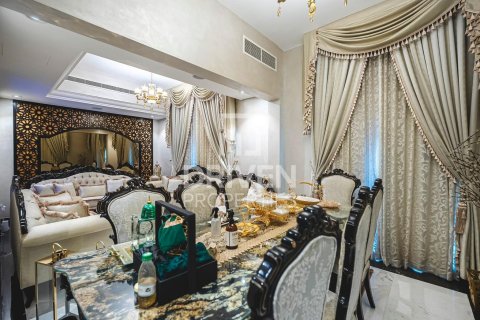 Vila u gradu Dubai Sports City, Dubai, UAE 4 spavaće sobe, 350.71 m2 Br. 743584 - Slika 5