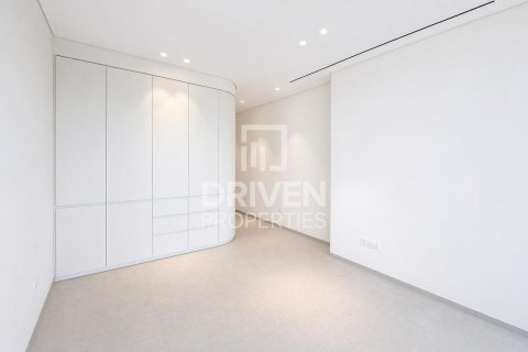 Apartment in Jumeirah, Dubai, UAE 4 bedrooms, 275.83 sq.m. № 743580 - photo 9