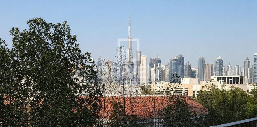 Apartment in Jumeirah, Dubai, UAE 4 bedrooms, 275.83 sq.m. № 743580