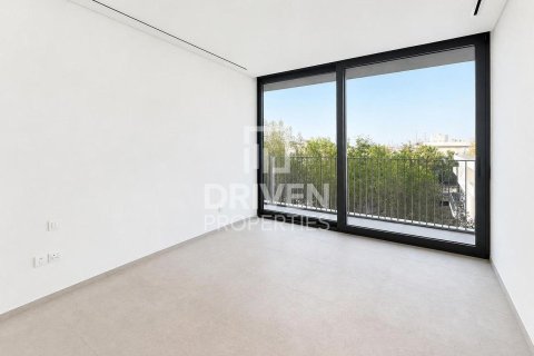 Apartment in Jumeirah, Dubai, UAE 4 bedrooms, 275.83 sq.m. № 743580 - photo 13