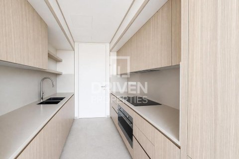 Apartment in Jumeirah, Dubai, UAE 4 bedrooms, 275.83 sq.m. № 743580 - photo 5