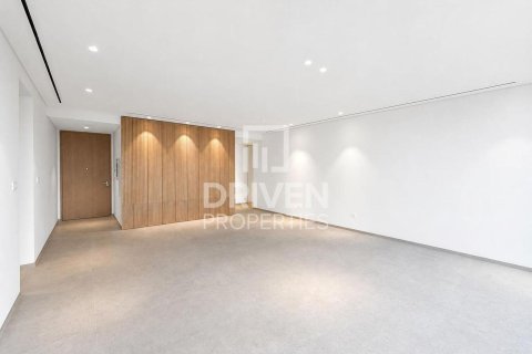 Apartment in Jumeirah, Dubai, UAE 4 bedrooms, 275.83 sq.m. № 743580 - photo 2
