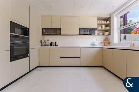 Vilë në The Springs, Dubai, Emiratet e Bashkuara Arabe 3 dhoma gjumi, 228 m2. № 671202 - Foto 8