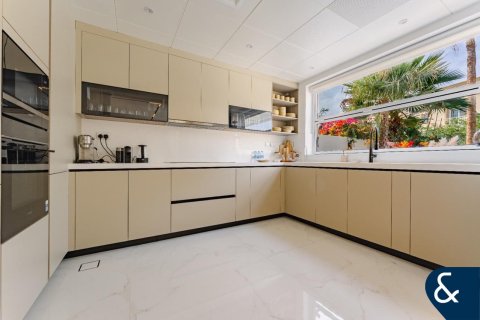 Vilë në The Springs, Dubai, Emiratet e Bashkuara Arabe 3 dhoma gjumi, 228 m2. № 671202 - Foto 9