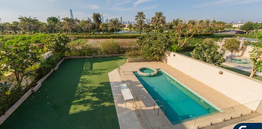 וילה ב Jumeirah Park, Dubai, איחוד האמירויות 4 חדרי שינה, 733 מ"ר מספר 671230