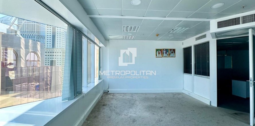 Office in Sheikh Zayed Road, Dubai, UAE 186.1 sq.m. № 591887