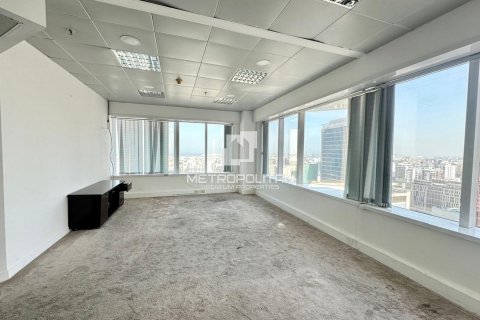 Office in Sheikh Zayed Road, Dubai, UAE 186.1 sq.m. № 591887 - photo 2