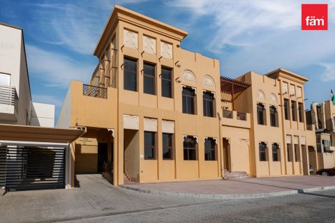 Villa te huur in Al Barsha, Dubai, VAE 6 slaapkamers, 1156 vr.m., nr 679961 - foto 5