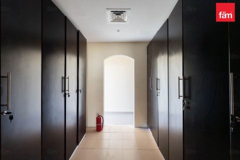 Villa te huur in Al Barsha, Dubai, VAE 6 slaapkamers, 1156 vr.m., nr 679961 - foto 2