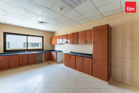 Villa te huur in Al Barsha, Dubai, VAE 6 slaapkamers, 1156 vr.m., nr 679961 - foto 16