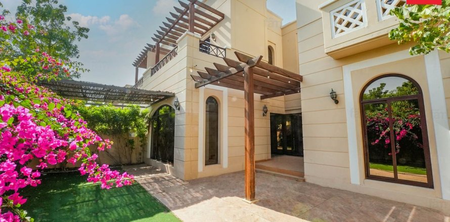 Townhouse i Dubai, UAE 4 soveværelser, 297.5 kvm № 679962