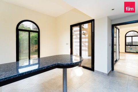 Rijtjeshuis te huur in Dubai, VAE 4 slaapkamers, 297.5 vr.m., nr 679962 - foto 5