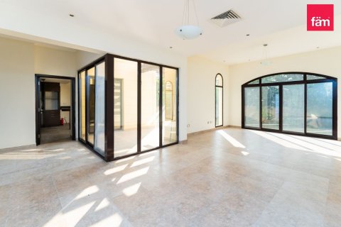 Rijtjeshuis te huur in Dubai, VAE 4 slaapkamers, 297.5 vr.m., nr 679962 - foto 1