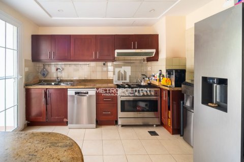 Townhouse in Arabian Ranches, Dubai, UAE 2 bedrooms, 242 sq.m. № 592675 - photo 6