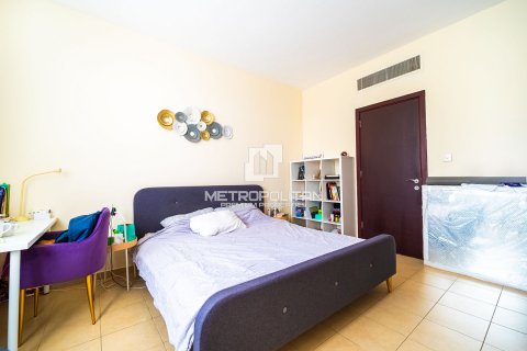 Townhouse in Arabian Ranches, Dubai, UAE 2 bedrooms, 242 sq.m. № 592675 - photo 12