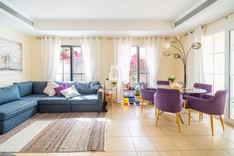 Townhouse in Arabian Ranches, Dubai, UAE 2 bedrooms, 242 sq.m. № 592675 - photo 4
