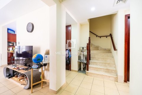 Townhouse in Arabian Ranches, Dubai, UAE 2 bedrooms, 242 sq.m. № 592675 - photo 17