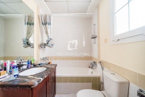 Townhouse in Arabian Ranches, Dubai, UAE 2 bedrooms, 242 sq.m. № 592675 - photo 26