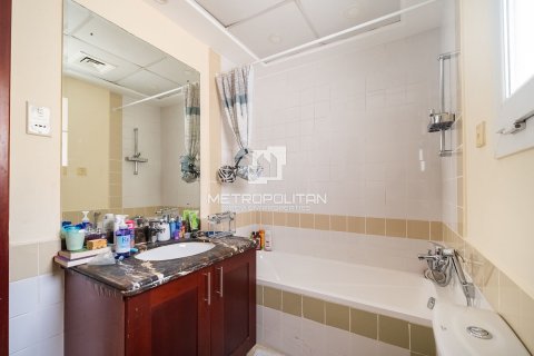 Townhouse in Arabian Ranches, Dubai, UAE 2 bedrooms, 242 sq.m. № 592675 - photo 24