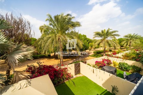 Townhouse in Arabian Ranches, Dubai, UAE 2 bedrooms, 242 sq.m. № 592675 - photo 2