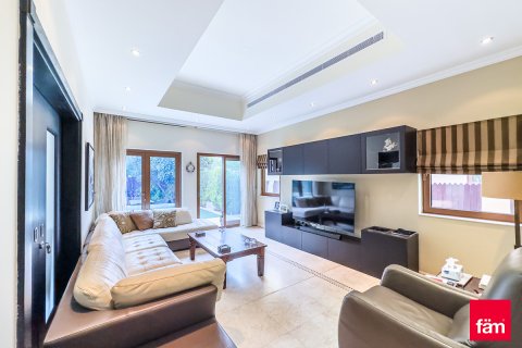 Villa in Al Furjan, Dubai, UAE 3 bedrooms, 600 sq.m. № 708310 - photo 9