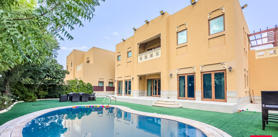 Villa in Al Furjan, Dubai, UAE 3 bedrooms, 600 sq.m. № 708310