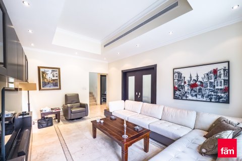 Villa in Al Furjan, Dubai, UAE 3 bedrooms, 600 sq.m. № 708310 - photo 13